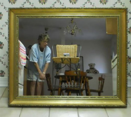 These People Are Trying To Sell Mirrors And Look Hilariously Awkward